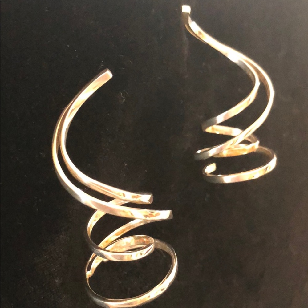 🎉HP🎉Gorgeous Sterling Silver Swirl Earrings